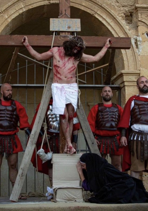 The Crucifixion interpreted by the City of Grotta, Agrigento. Photo courtesy of Massimiliano Arena